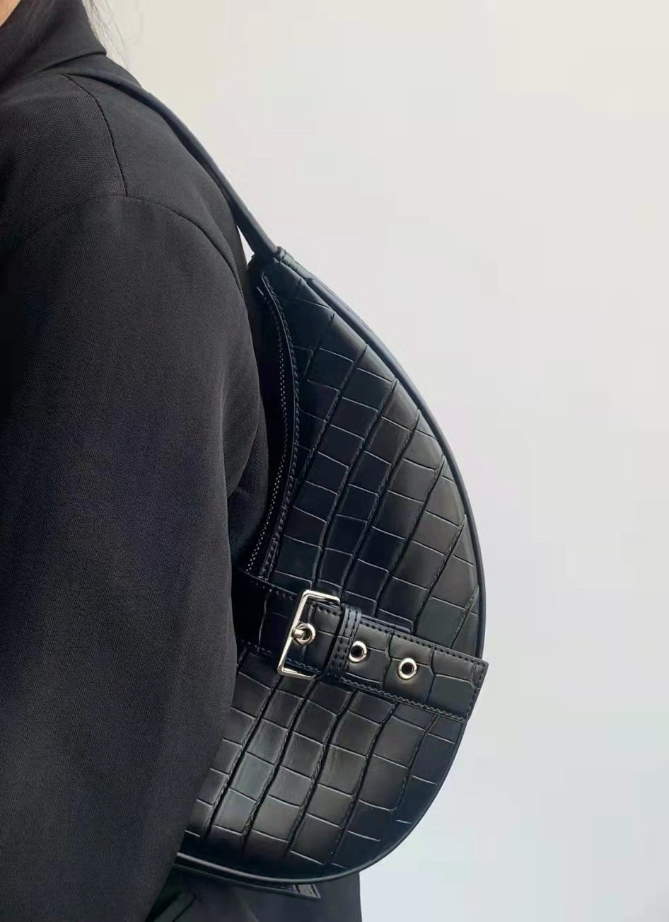 Women’s Hand-Carry Crescent Bag – Zippered Underarm Shoulder Tote