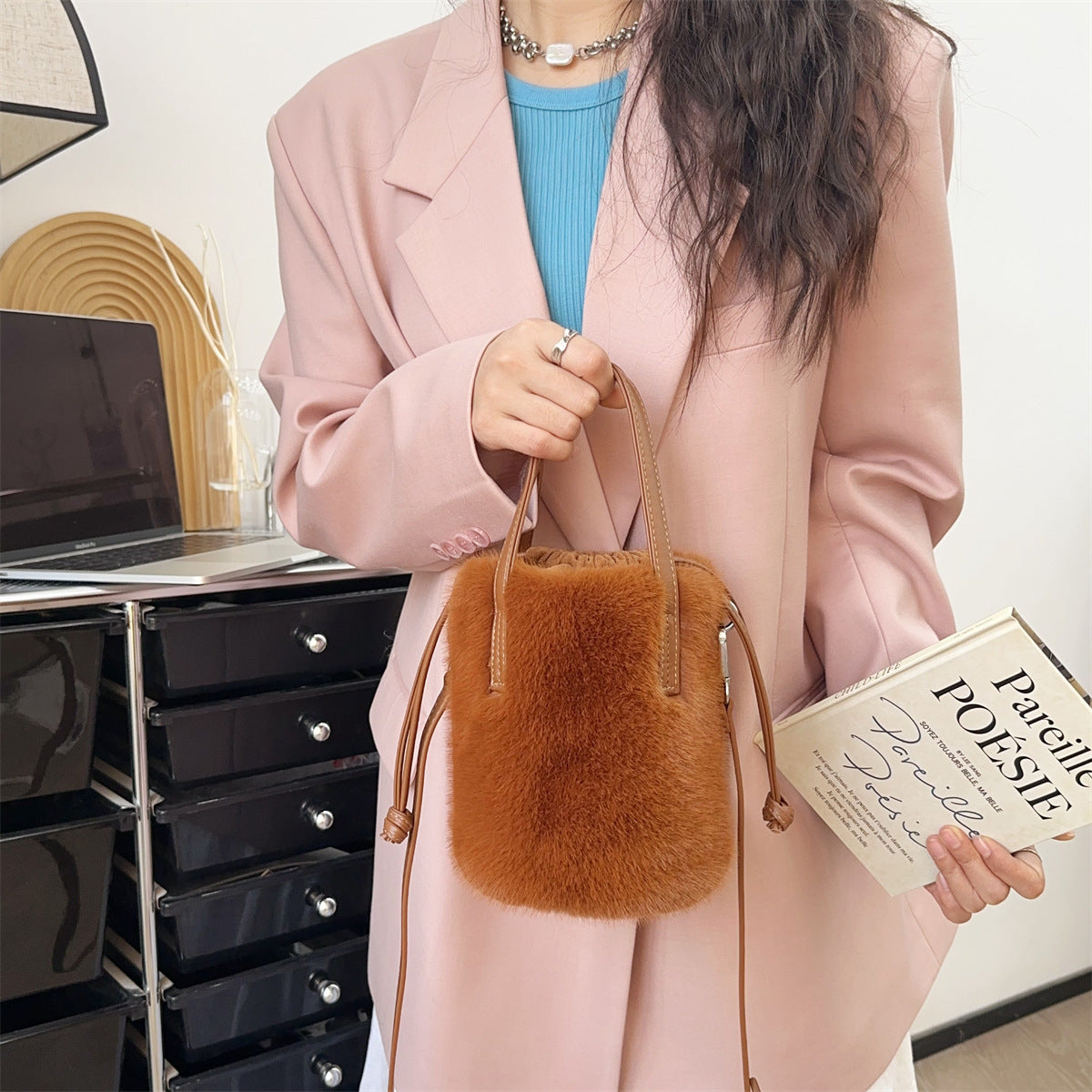 Women’s Mink-Like Handbag – Vintage Plush Bucket Bag