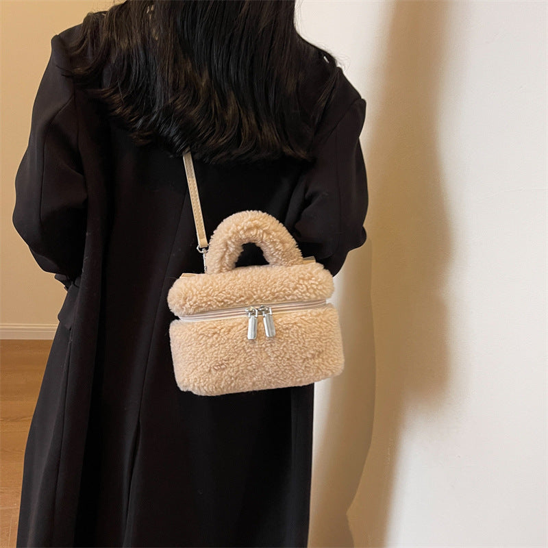 Women’s Lamb Wool Bag – Cozy Plush Winter Shoulder Handbag