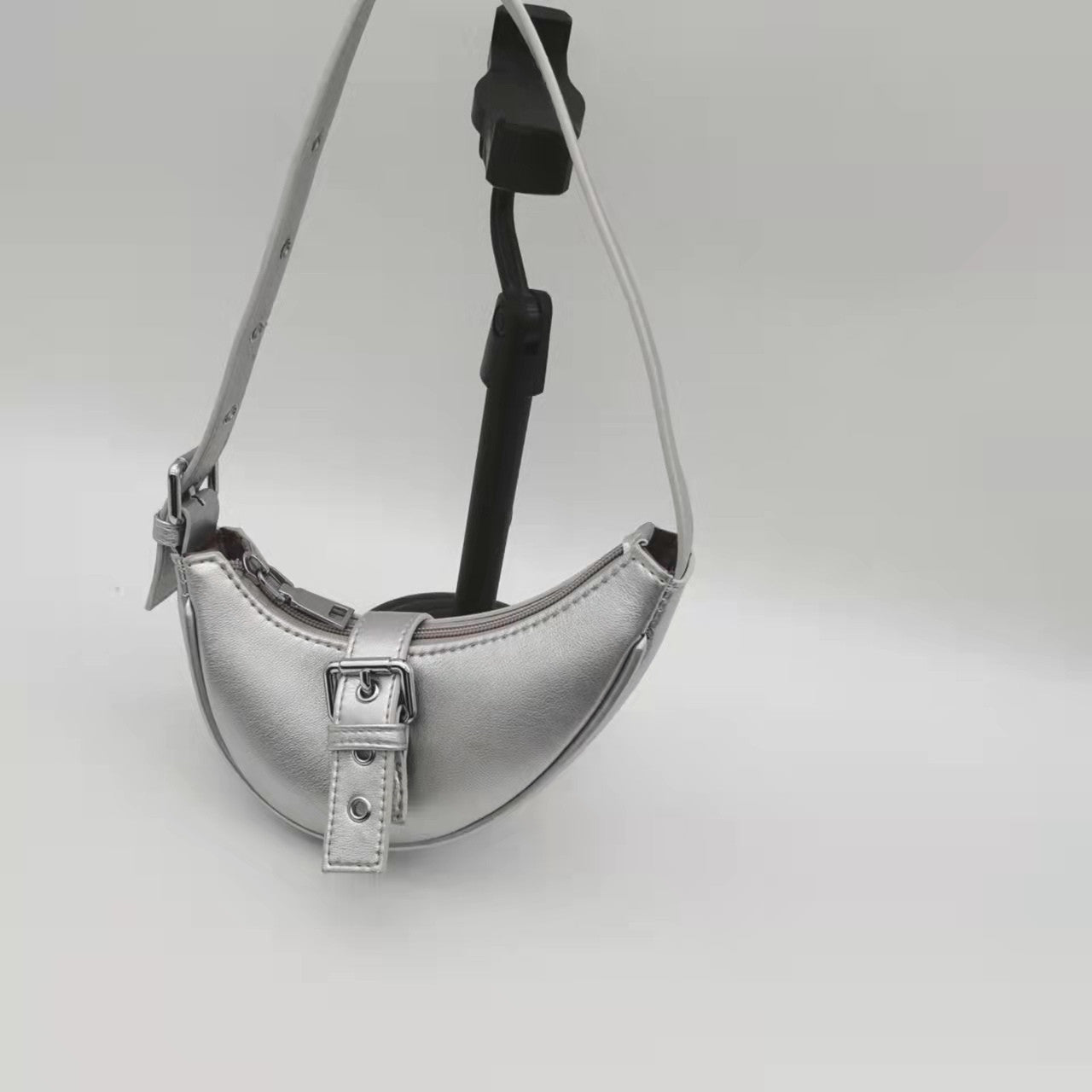 Women’s Hand-Carry Crescent Bag – Zippered Underarm Shoulder Tote