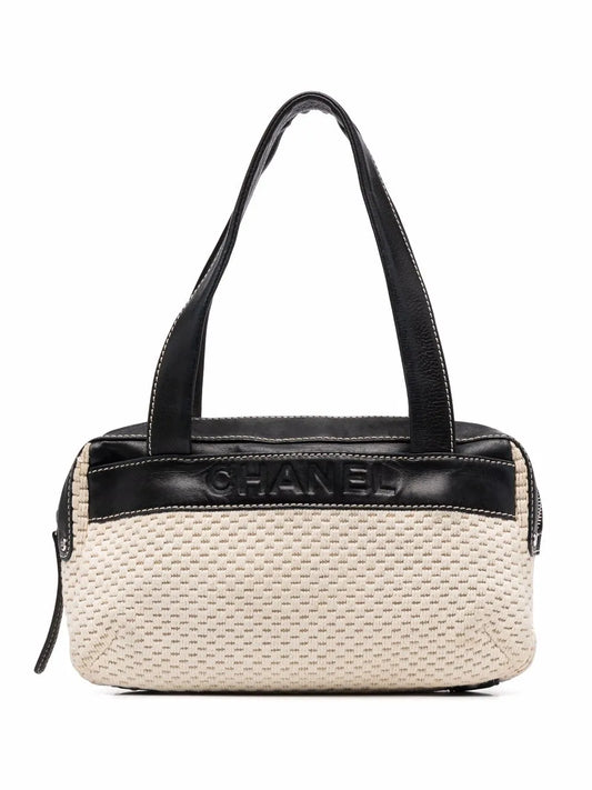 CHANEL 2004 2005 knitted debossed logo shoulder bag