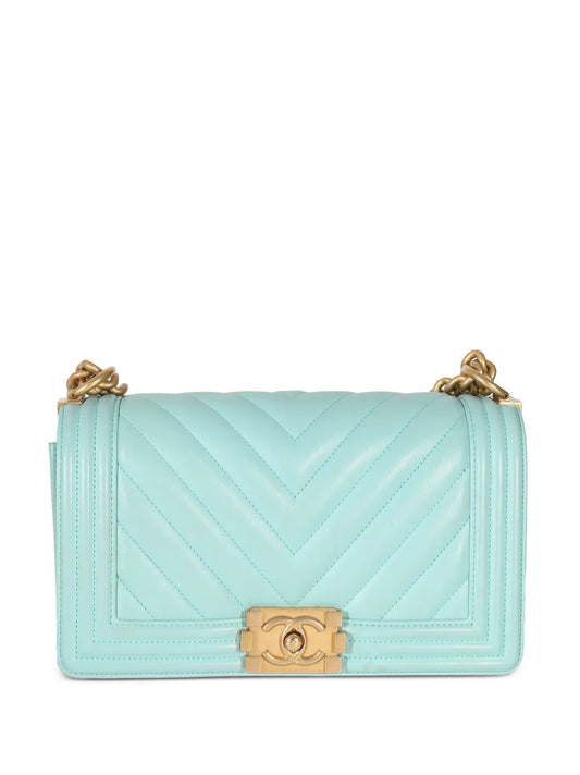 CHANEL 2019 medium Boy Chanel shoulder bag