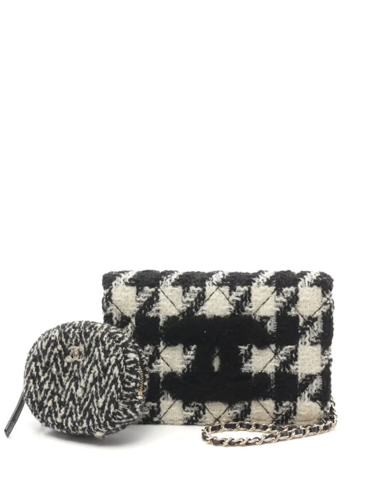 CHANEL 2019 houndstooth tweed shoulder bag