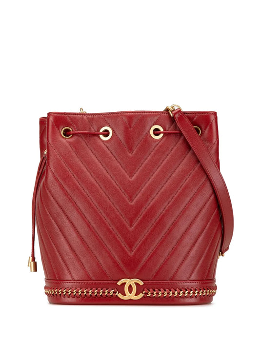 CHANEL 2017 2018 Paris Cosmopolite Medium Chevron Lambskin bucket bag