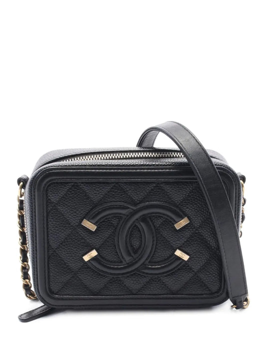 CHANEL 2000 2002 leather shoulder bag