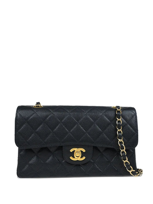 CHANEL quilted leather shoulder bag