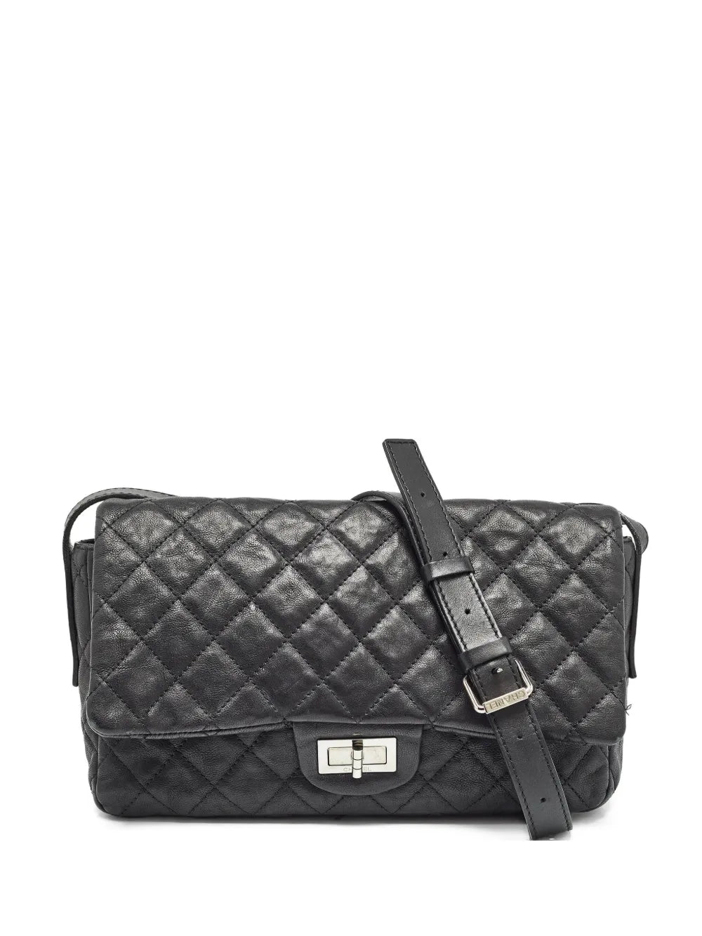 CHANEL quilted leather shoulder bag