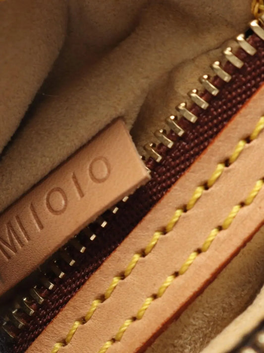 Louis Vuitton 2000 Looping MM shoulder bag