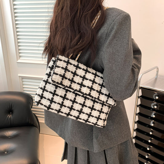 Women’s Autumn Check Pattern Shoulder Bag | Trendy Plaid Fashion Handbag