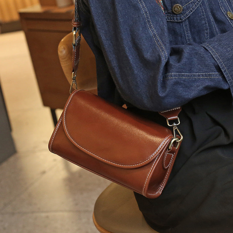 Simple Cowhide Messenger Bag for Girls Commuting Style