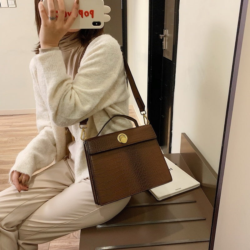 Fashionable Wide Strap Shoulder Messenger Bag for Women