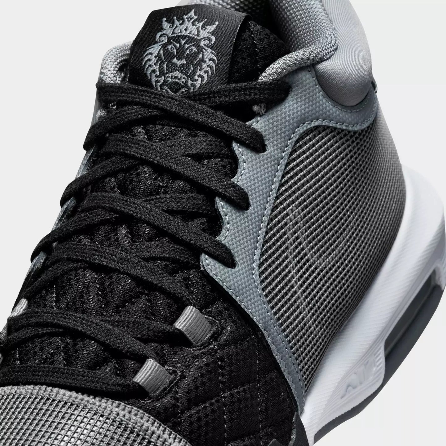 Men's Nike LeBron Witness 8 Basketball Shoes