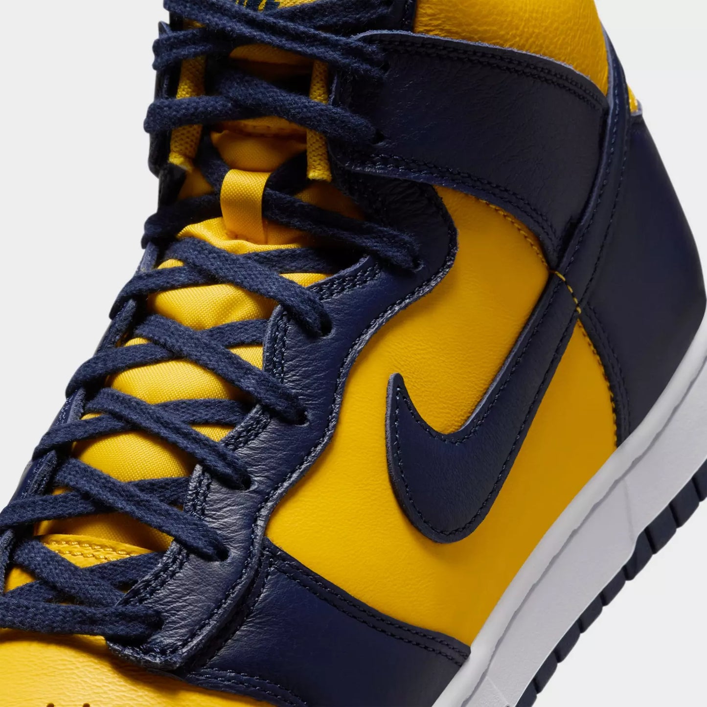 Men's Nike Dunk High Retro Premium Casual Shoes