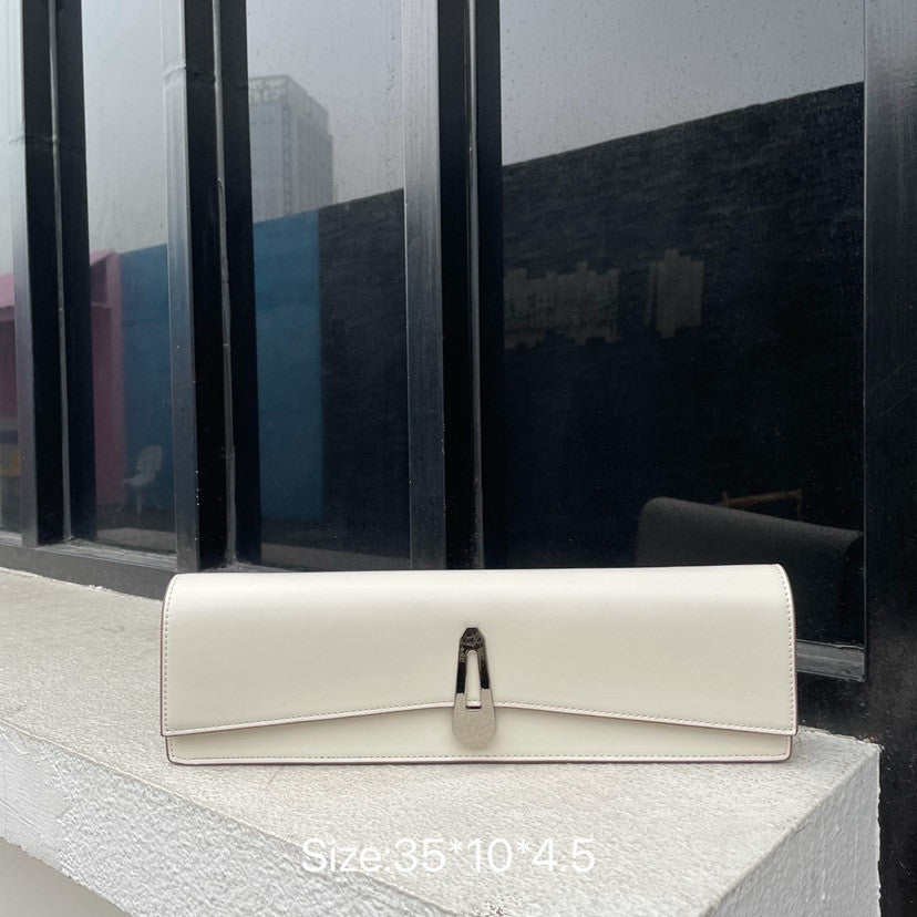 Personalized Retro Small Square One-Shoulder Chain Clutch Bag for Women