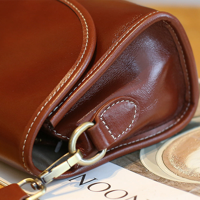 Simple Cowhide Messenger Bag for Girls Commuting Style